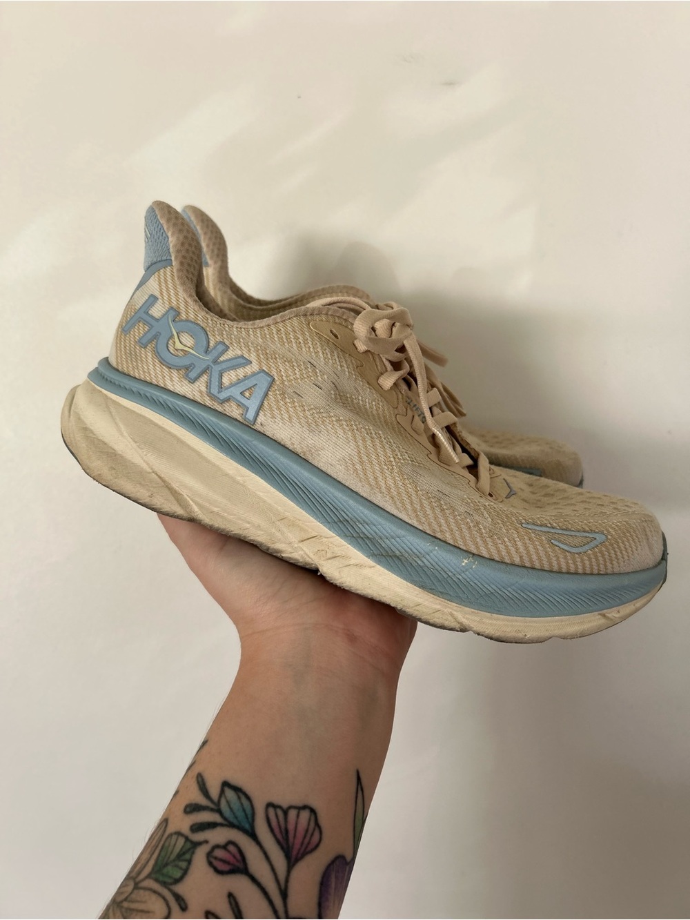 Hoka Men's Clifton 9 Running Sneaker Shoes, Size 8B (M) US